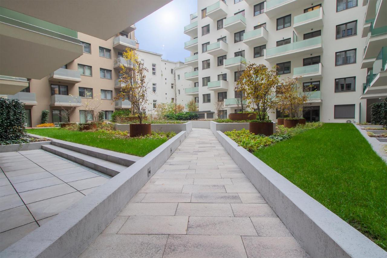 Corvin Modern Suite Budapest Esterno foto