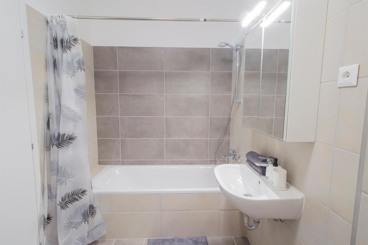 Corvin Modern Suite Budapest Esterno foto